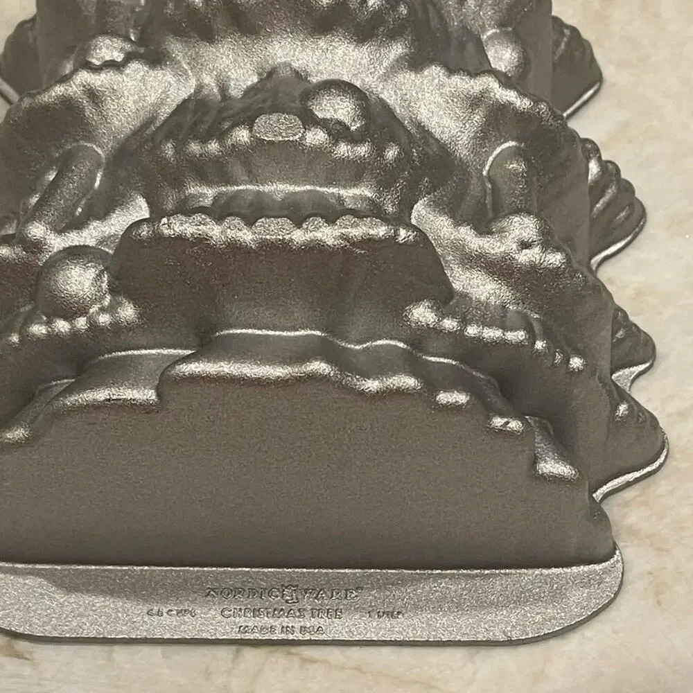 Nordic Ware Christmas Tree Mold Cake Pan 4.5 cups 11